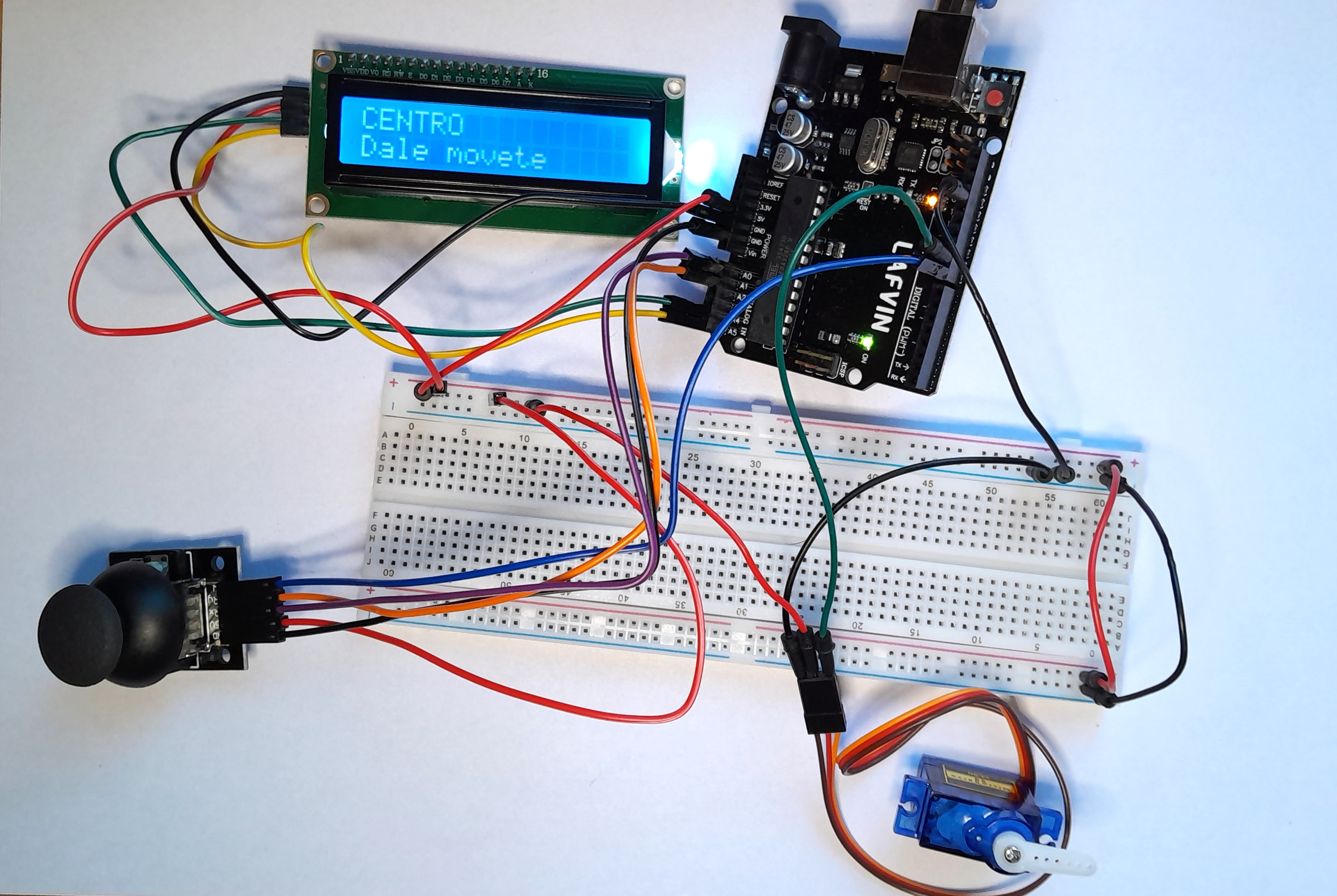 Joystick + LCD + servomotor
